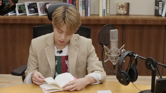 EBS FM ‘아이돌이 만난 문학’에 참여한 하성운./사진제공=EBS