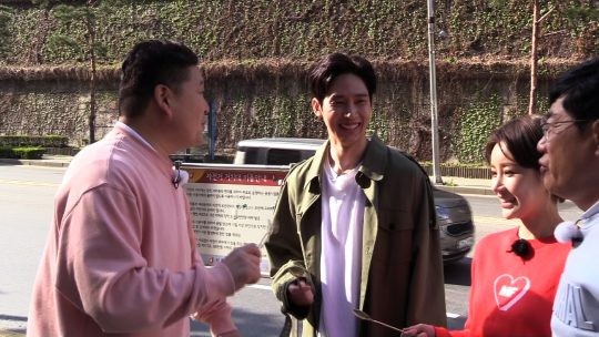 JTBC ‘한끼줍쇼’에 출연한 박성훈/사진제공=JTBC