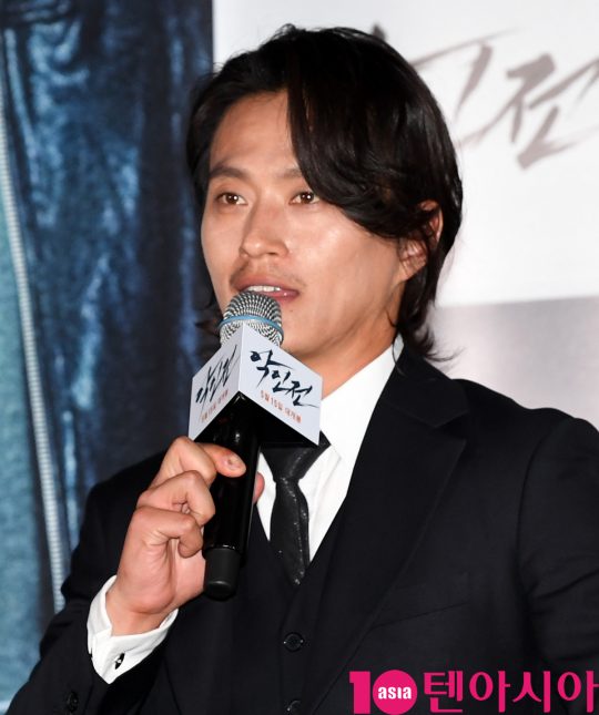 배우 김성규가 7일 오후 서울 용산구 한강로 용산 아이파크몰 용산 CGV에서 열린 영화 ‘악인전’ 언론시사회에 참석하고 있다.