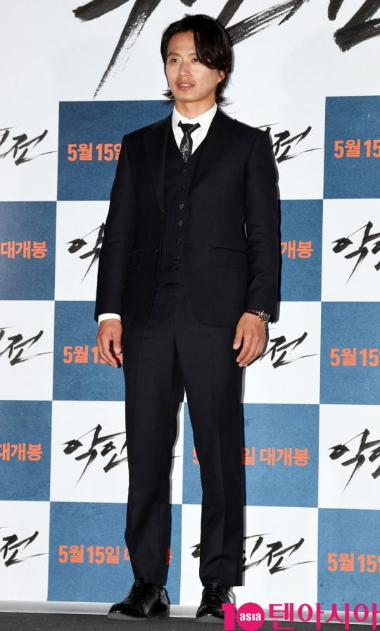 배우 김성규가 7일 오후 서울 용산구 한강로 용산 아이파크몰 용산 CGV에서 열린 영화 ‘악인전’ 언론시사회에 참석하고 있다.