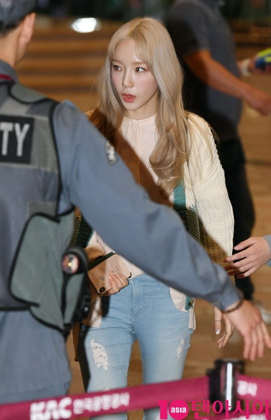 소녀시대 태연이 8일 오후 솔로 투어 TAEYEON JAPAN TOUR 2019~Signal~ 참석차 김포국제공항을 통해 일본으로 출국하고 있다.