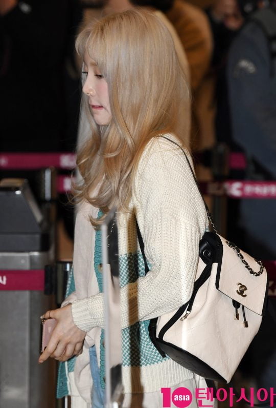 소녀시대 태연이 8일 오후 솔로 투어 TAEYEON JAPAN TOUR 2019~Signal~ 참석차 김포국제공항을 통해 일본으로 출국하고 있다.