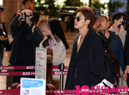 그룹 동방신기(유노윤호,최강창민) 유노윤호가 9일 오전 일본일정 참석차 김포국제공항을 통해 일본으로 출국하고 있다.
