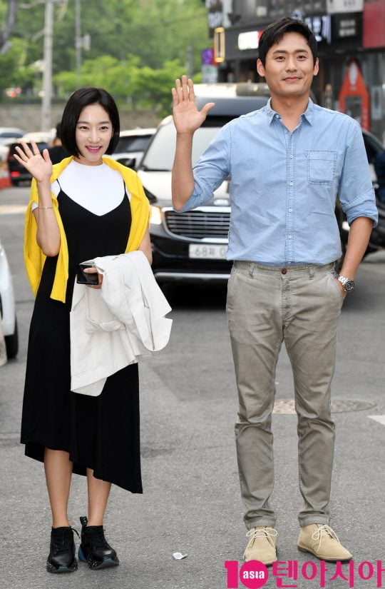 배우 송유현과 최대훈이 12일 오후 서울 상암동 한 음식점에서 열린 tvN 토일드라마 ‘자백’ 종방연에 참석하고 있다.