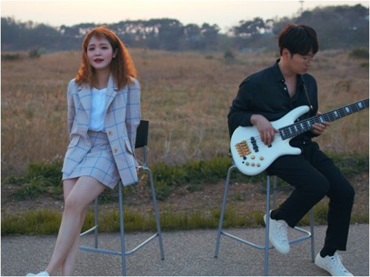 싱어송라이터 모트(왼쪽), 프로듀서 오안./ 사진제공=루비레코드