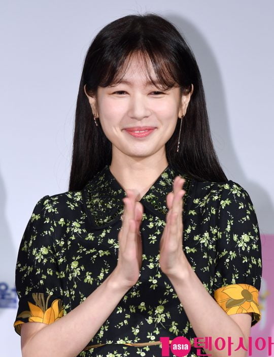 배우 정소민이 14일 오전 서울 중구 을지로 메가박스 동대문에서 열린 영화 ‘기방도령’ 제작보고회에 참석하고 있다.