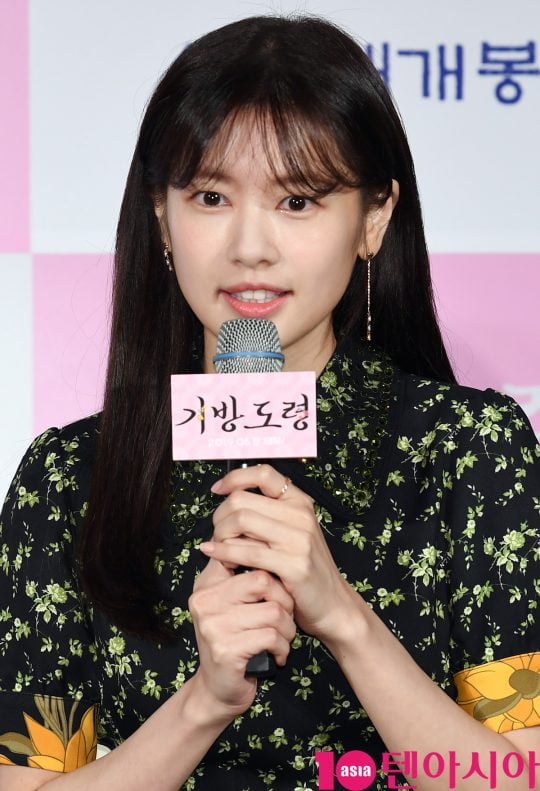 배우 정소민이 14일 오전 서울 중구 을지로 메가박스 동대문에서 열린 영화 ‘기방도령’ 제작보고회에 참석하고 있다.