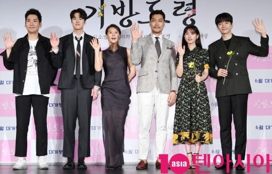 남대중 감독,공명,예지원,최귀화,정소민,이준호(왼쪽부터)가 14일 오전 서울 중구 을지로 메가박스 동대문에서 열린 영화 ‘기방도령’ 제작보고회에 참석하고 있다.