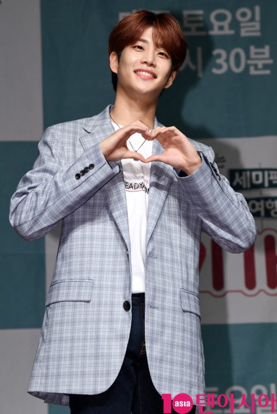 아스트로 MJ가 17일 오전 서울 서초동 흰물결아트센터에서 열린 ‘셀럽티비와 TV조선이 함께하는 여행 예능프로그램 ‘일단 같이 가!’ 제작발표회에 참석하고 있다.