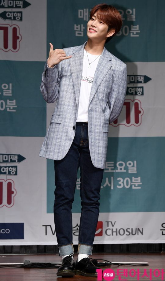아스트로 MJ가 17일 오전 서울 서초동 흰물결아트센터에서 열린 ‘셀럽티비와 TV조선이 함께하는 여행 예능프로그램 ‘일단 같이 가!’ 제작발표회에 참석하고 있다.