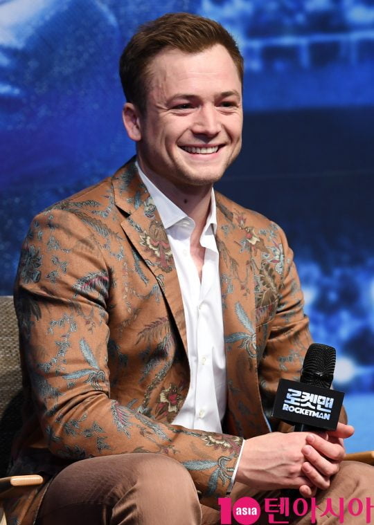 배우 태런 에저튼(Taron Egerton)이 23일 오전 서울 신천동 롯데시네마 월드타워에서 열린 영화 [로켓맨] 내한 기자간담회에 참석하고 있다.