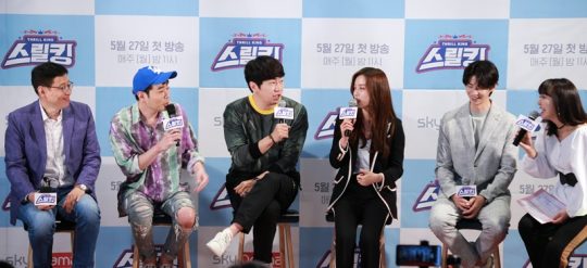 유진규 제작센터장(왼쪽부터)과 뮤지, 김수로, 윤소희, 송재림이 Skydrama 새 예능 프로그램 ‘스릴킹’ 기자간담회에서 이야기를 나누고 있다./사진제공=sky tv