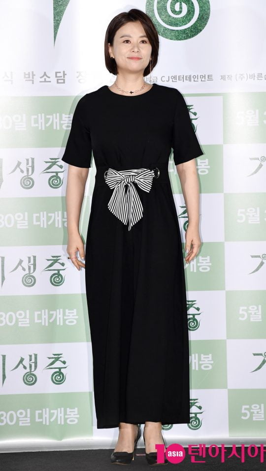 배우 장혜진이 28일 오후 용산구 한강로 CGV용산 아이파크몰에서 열린 영화 ‘기생충'(봉준호 감독) 언론시사회에 참석하고 있다.