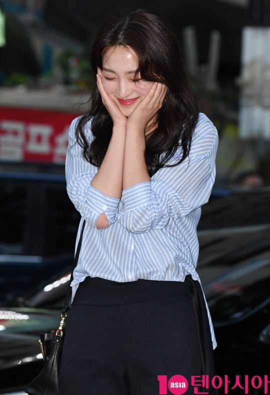 배우 지이수가 28일 오후 서울 여의도 한 음식점에서 열린 KBS 2TV 월화드라마 ‘국민 여러분!’ 종방연에 참석하고 있다.