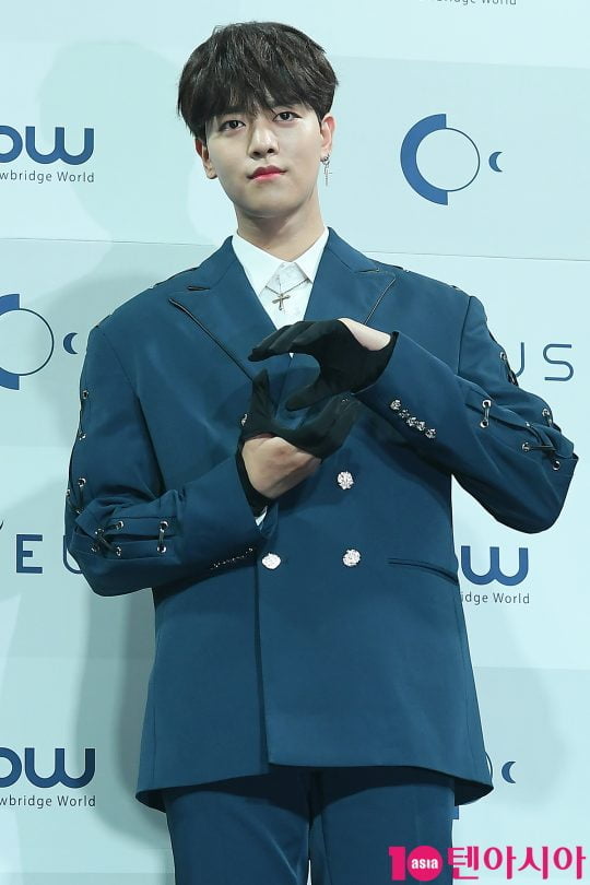 그룹 원어스 레이븐