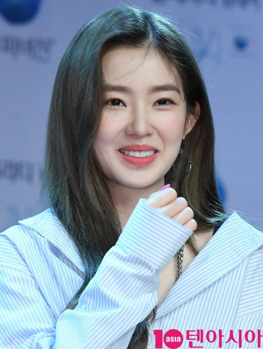 걸그룹 레드벨벳 아이린이 29일 오후 서울 청담동 일지아트홀에서 열린 쿠퍼비전코리아X레드벨벳 아이린 팬사인회에 참석하고 있다.