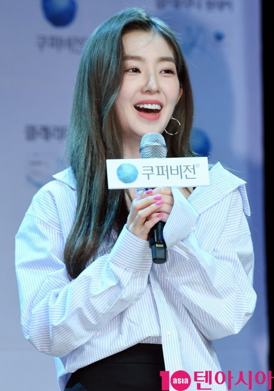 걸그룹 레드벨벳 아이린이 29일 오후 서울 청담동 일지아트홀에서 열린 쿠퍼비전코리아X레드벨벳 아이린 팬사인회에 참석하고 있다.