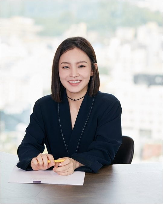 30일 오후 6시에 약 3년 만의 앨범 ‘24℃’를 발매하는 가수 이하이./ 사진제공=YG엔터테인먼트