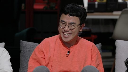 JTBC ‘방구석1열’에 출연한 배순탁 작가./사진제공=JTBC