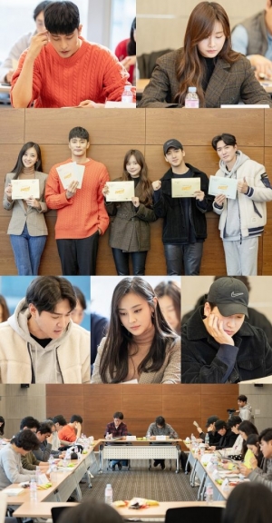 ‘레벨업’ 성훈X한보름, 설레는 로코 커플 탄생 예감...보기만 해도 ‘훈훈’