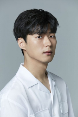 신예 안동구, 정유미 소속사 에이스팩토리와 전속계약...'바람이 분다'로 TV 데뷔
