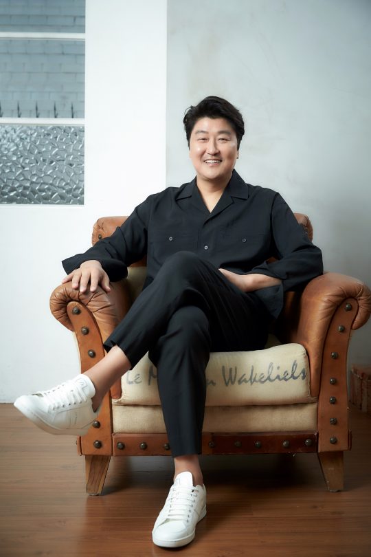 영화 ‘기생충’에서 가족 모두가 백수인 집의 가장 기택 역을 연기한 배우 송강호./ 사진제공=CJ엔터테인먼트