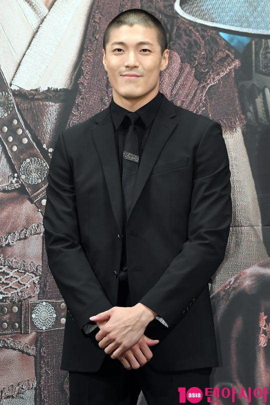 배우 이재윤