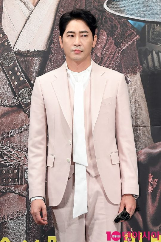 배우 강지환이 4일 오후 서울 논현동 임피리얼팰리스 호텔에서 열린 TV조선 새 주말드라마 ‘조선생존기’ 제작발표회에 참석했다./이승현 기자 Ish87@