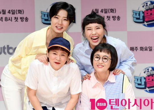 코미디언 안영미(왼쪽 위부터 시계방향), 신봉선, 송은이, 김신영. / 조준원 기자 wizard333@