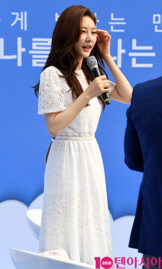 배우 김새론이 8일 오후 서울 서교동에서 진행된 한 화장품 행사에 참석하고 있다.