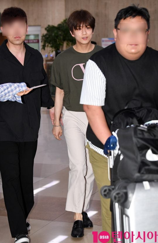 그룹 B.A.P 출신 영재가 9일 오후 첫 단독 팬미팅 ‘BEGIN AGAIN’을 마치고 김포국제공항을 통해 일본에서 입국하고 있다.