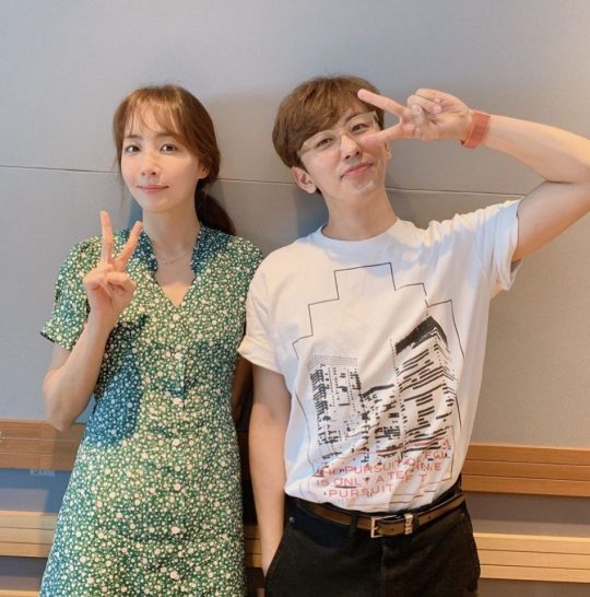 김이나(왼쪽), 이원석./ 사진=’김이나의 밤편지’ 공식 인스타그램