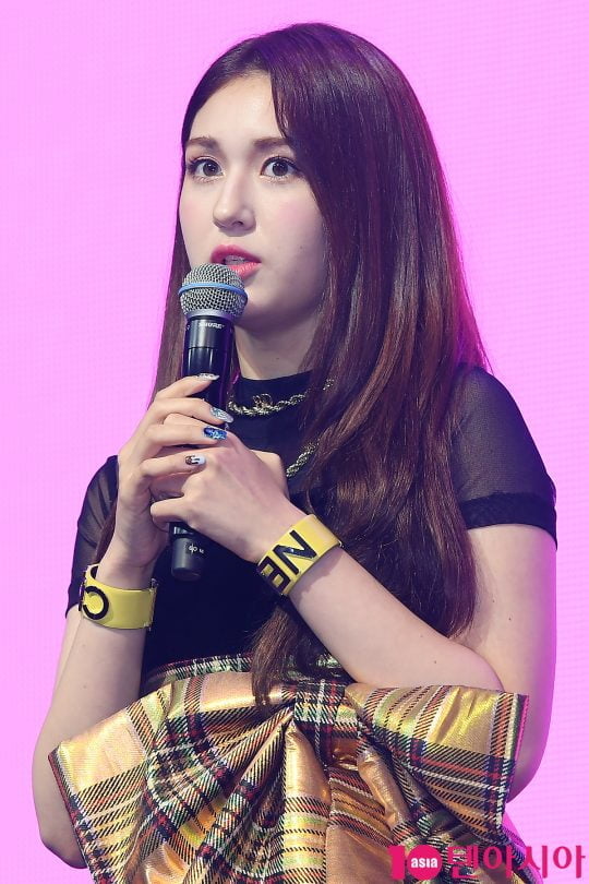가수 전소미가 13일 오후 서울 서교동 신한카드 핀스퀘어 라이브홀에서 데뷔 싱글 ‘벌스데이(BIRTHDAY)’ 발매 기념 쇼케이스를 개최했다. / 이승현 기자 lsh87@