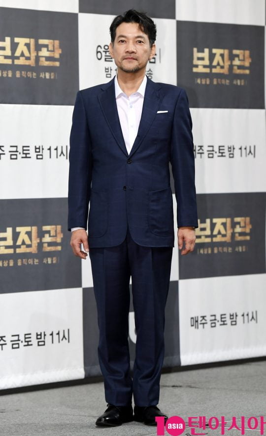 배우 정진영이 13일 오후 서울 강남구 논현동 임피리얼 팰리스 호텔에서 열린 JTBC 새 금토드라마 ‘보좌관’ 제작발표회에 참석하고 있다.