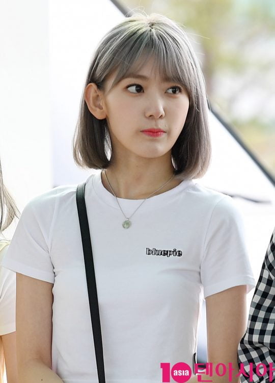 걸그룹 아이즈원(IZ*ONE)(장원영, 미야와키 사쿠라, 조유리, 최예나, 안유진, 야부키 나코, 권은비, 강혜원, 혼다 히토미, 김채원, 김민주, 이채연) 미야와키 사쿠라가 14일 오후 아시아투어 참석 차 인천국제공항을 통해 태국으로 출국하고 있다.