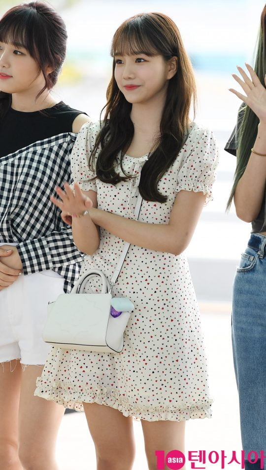 걸그룹 아이즈원(IZ*ONE)(장원영, 미야와키 사쿠라, 조유리, 최예나, 안유진, 야부키 나코, 권은비, 강혜원, 혼다 히토미, 김채원, 김민주, 이채연) 조유리가 14일 오후 아시아투어 참석 차 인천국제공항을 통해 태국으로 출국하고 있다.