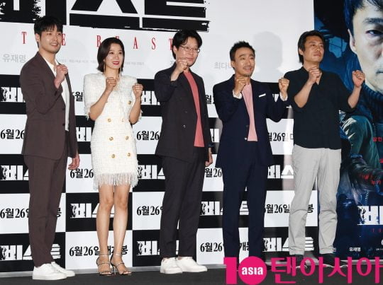 배우 최다니엘(왼쪽부터), 전혜진,유재명,이성민과 이정호 감독이 18일 오후 서울 CGV 용산아이파크몰에서 열린 영화 ‘비스트’ 언론시사회에 참석했다./ 사진=조준원 기자 wizard333@