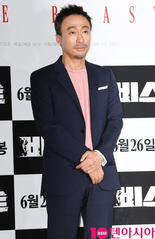 영화 ‘비스트’에서 살인마를 잡기 위해 또 다른 살인을 은폐한 강력반 에이스 한수를 연기한 배우 이성민./ 사진=조준원 기자 wizard333@