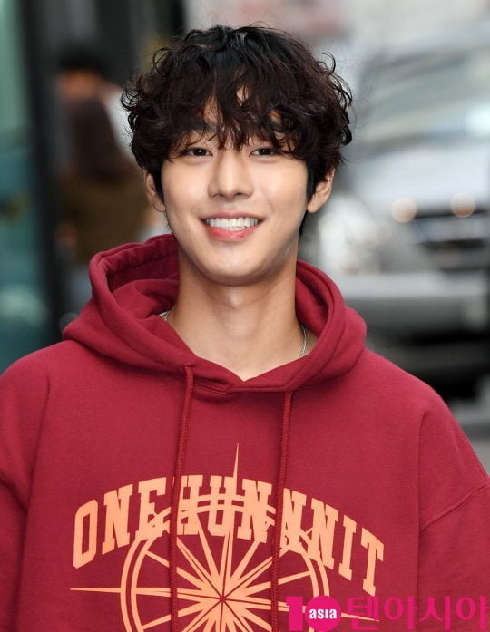 배우 안효섭이 19일 오후 서울 여의도 한 음식점에서 열린 tvN 월화드라마 ‘어비스:영혼 소생 구슬’ 종방연에 참석하고 있다.
