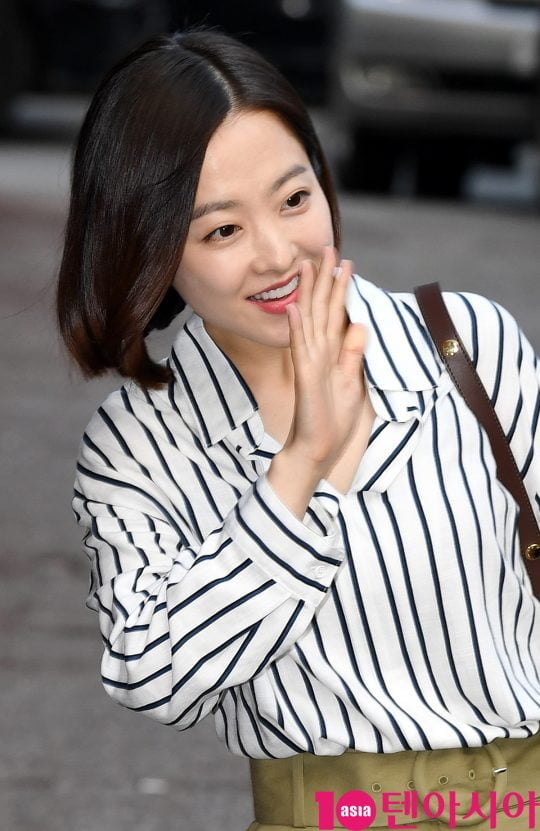 배우 박보영이 19일 오후 서울 여의도 한 음식점에서 열린 tvN 월화드라마 ‘어비스:영혼 소생 구슬’ 종방연에 참석하고 있다.