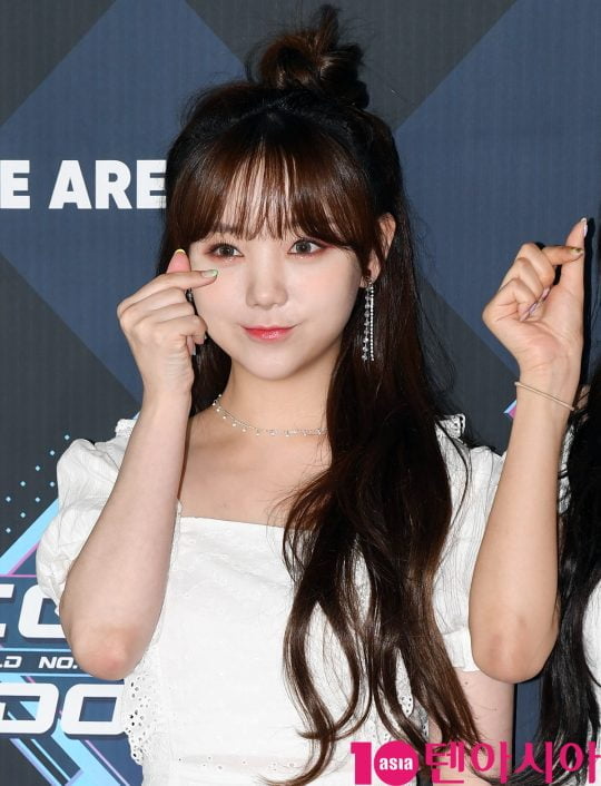 러블리즈 케이가 20일 오후 서울 마포구 상암동 CJ ENM 센터에서 열린 Mnet ‘엠카운트다운’ 리허설 전 포토타임에 참석하고 있다.