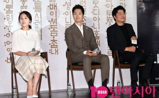 배우 전미선,박해일,송강호가 25일 오전 서울 중구 을지로 메가박스 동대문에서 열린 영화 ‘나랏말싸미’ 제작보고회에 참석했다.