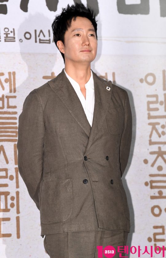 배우 박해일이 25일 오전 서울 중구 을지로 메가박스 동대문에서 열린 영화 ‘나랏말싸미’ 제작보고회에 참석하고 있다.