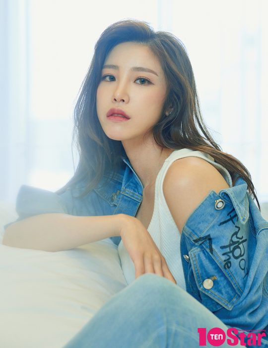 전효성은 “고양이들과 집에서 쉬는 게 제일 즐거운 휴가”라고 했다./사진=장한 작가