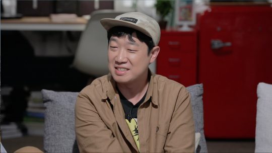 JTBC ‘방구석1열’에 출연한 한준희 감독. /사진제공=JTBC