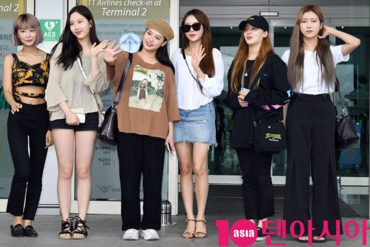 걸그룹 모모랜드(혜빈, 연우, 제인, 나윤, 주이, 아인, 낸시, 태하, 데이지)가 28일 오전 남미 투어 공식 팬미팅 ‘2019 HELLO, MERRY GO LATIN AMERICA’ 참석차 인천국제공항을 통해 칠레로 출국하고 있다.