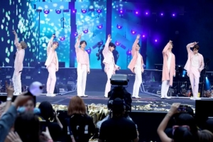 &#34;BTS, 비틀즈보다 대단한 성취&#34;...英웸블리 입성에 CNN·BBC도 주목
