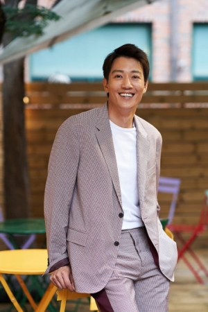 &#39;롱 리브 더 킹&#39; 김래원 &#34;늘 열려있는 강윤성 감독 현장...대사 안 외우고 가기도&#34;