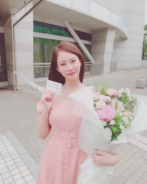 한승연, '아시아모델어워즈' 인기스타상 “연기자로서 상 주셔서 감사하다”