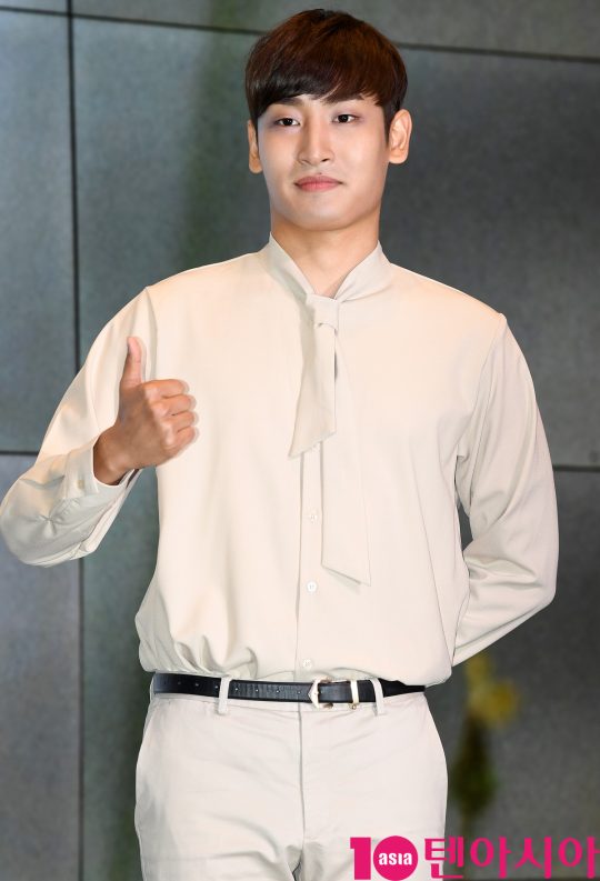 가수 박재정이 1일 오후 서울 삼성동 슈피겐홀에서 열린 미니2집 ‘노랫말’ 쇼케이스에 참석하고 있다.